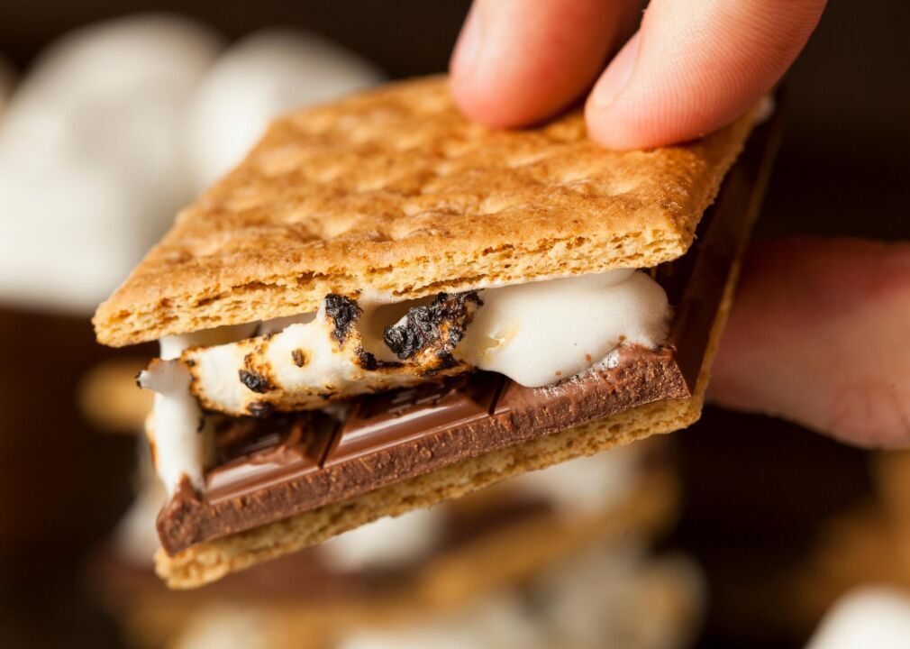 1927: Girl Scouts publish first sāmores recipe